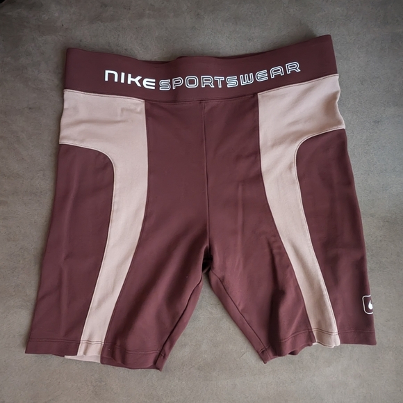 Nike Women's NSW Street Bike Shorts.  Size L CZ9771 - Picture 1 of 8
